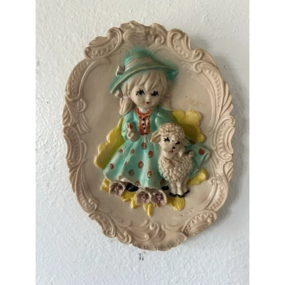 Vintage Oval Molded 3-D Wall Hanging Art Plaque Hand Painted RARE‎ Backside